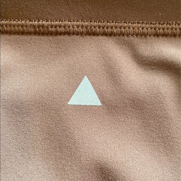 ❗️SOLD❗️Balance Athletica Outlander Crew - Picture 5 of 12